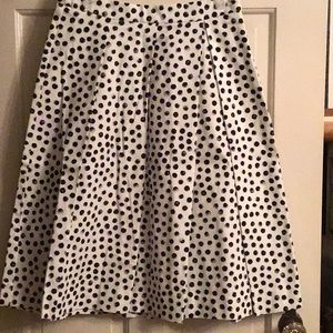 Black/white dot skirt perfect summer staple!